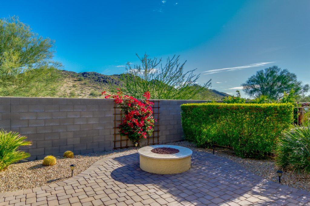 back yard mountain views in this home in CantaMIa at Goodyear